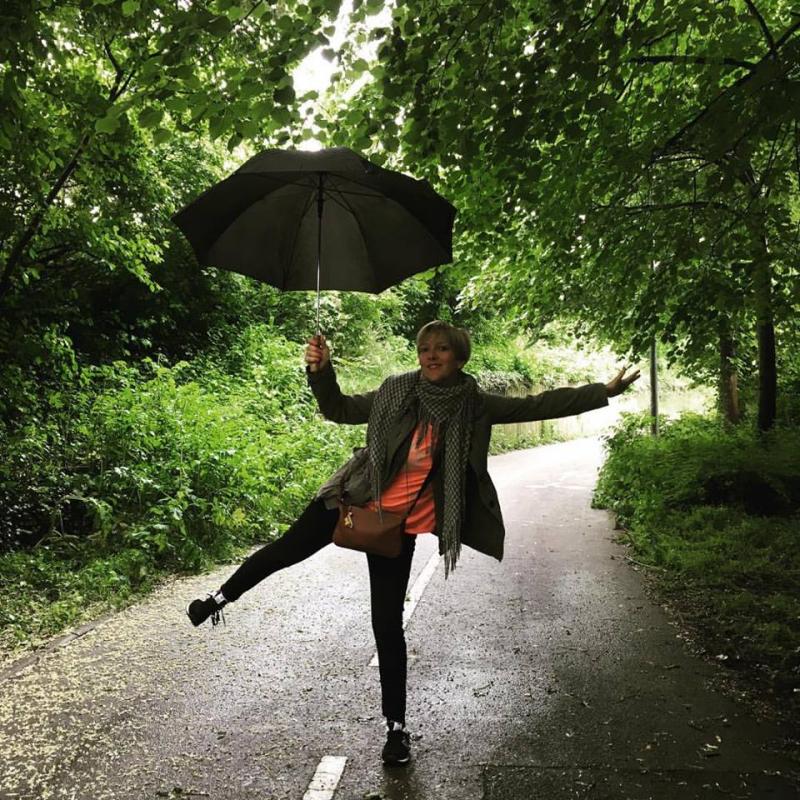 Danser sous la pluie à Londres ou ailleurs