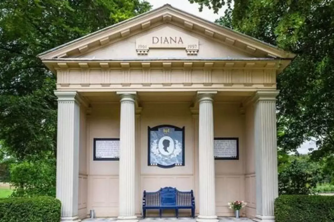 Diana's grave/@Elle