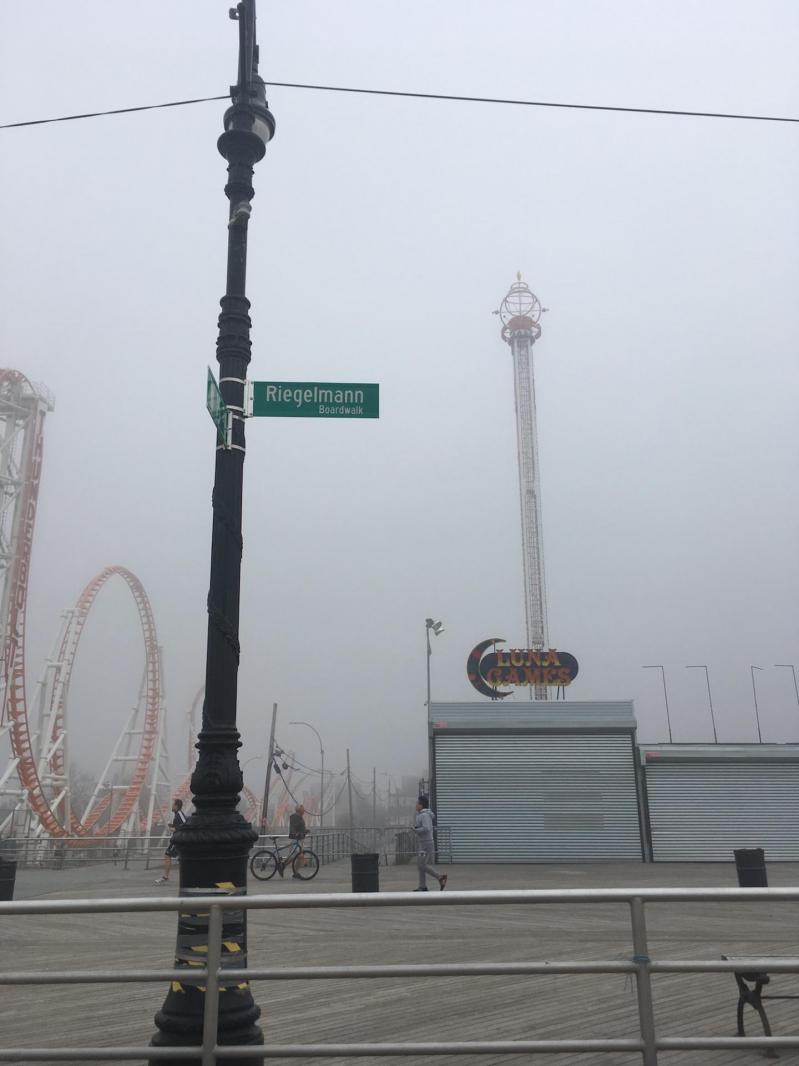 Coney Island dans le brouillard