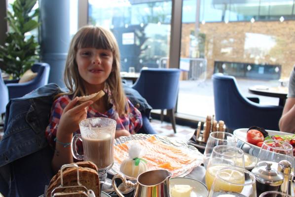 Prendre le Breakfast avec les kids au restaurant Ivy Tower Bridge
