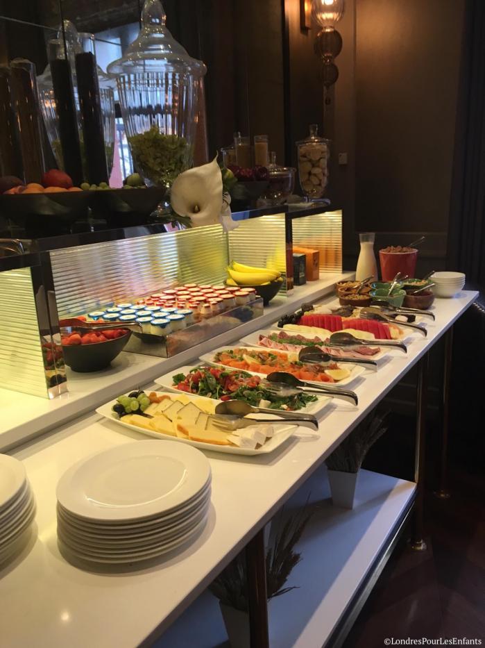 breakfast at taj 51 Buckingham Gate suites and residences