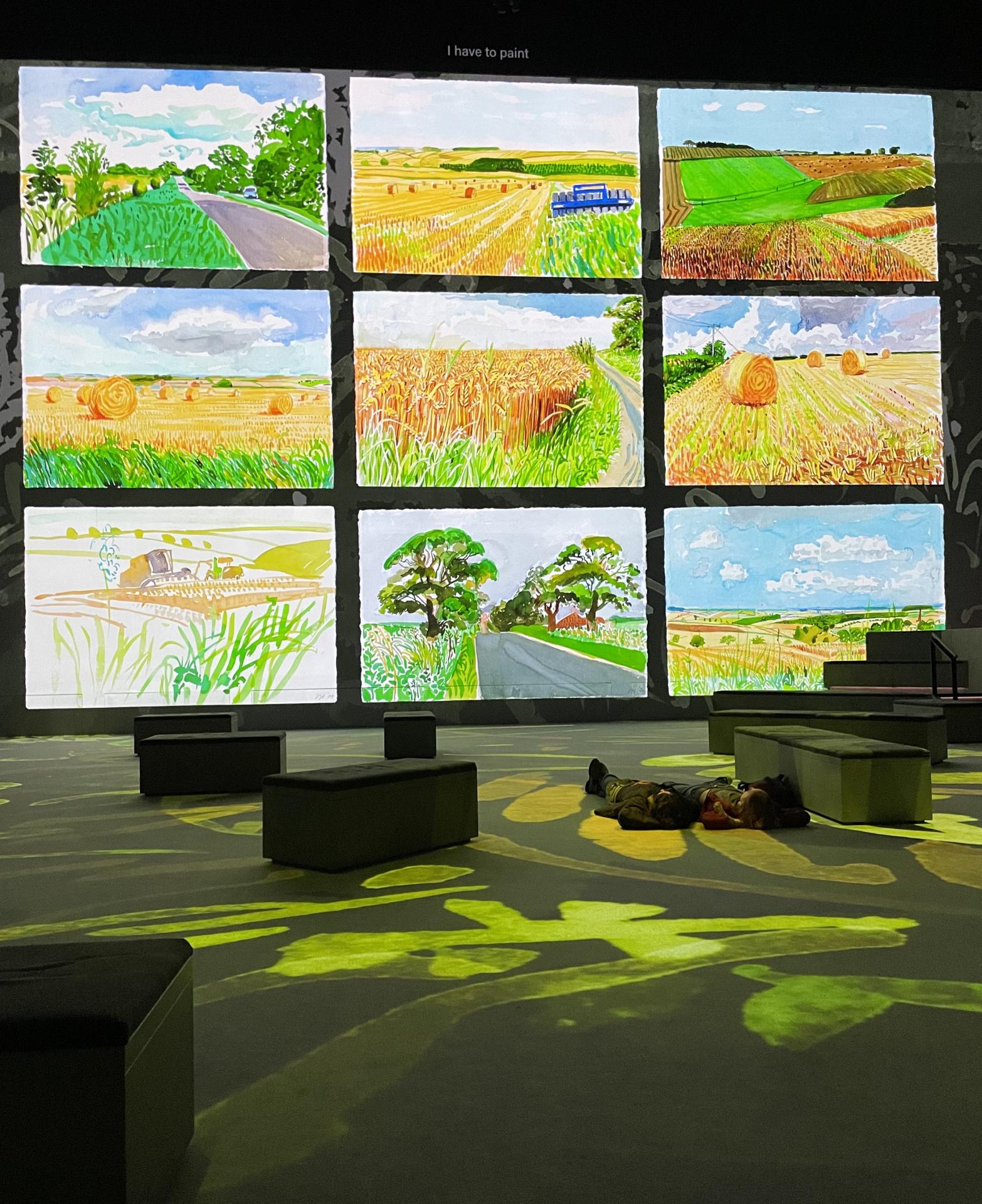 Bigger & Closer : un plongeon dans le monde hypnotique de Hockney