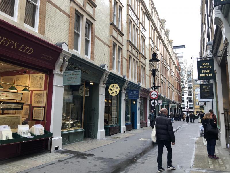 Voyager dans le temps à Cecil Court