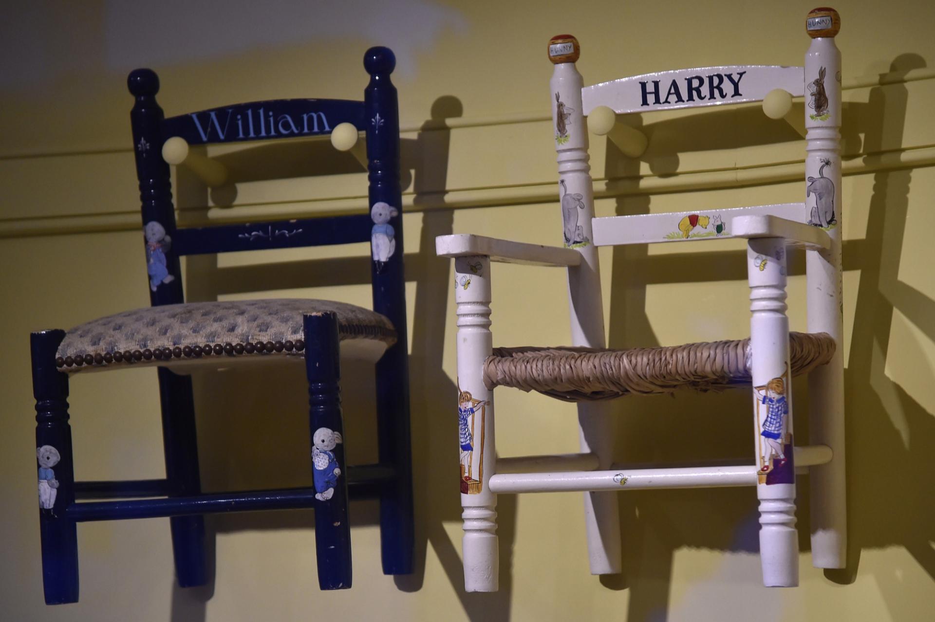 Les chaises des petits princes william et harry